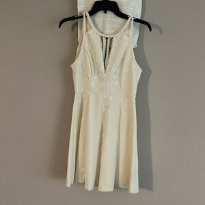Free People cream dress
Size 6

Clean out closet Smoke free
Smoke pet free
